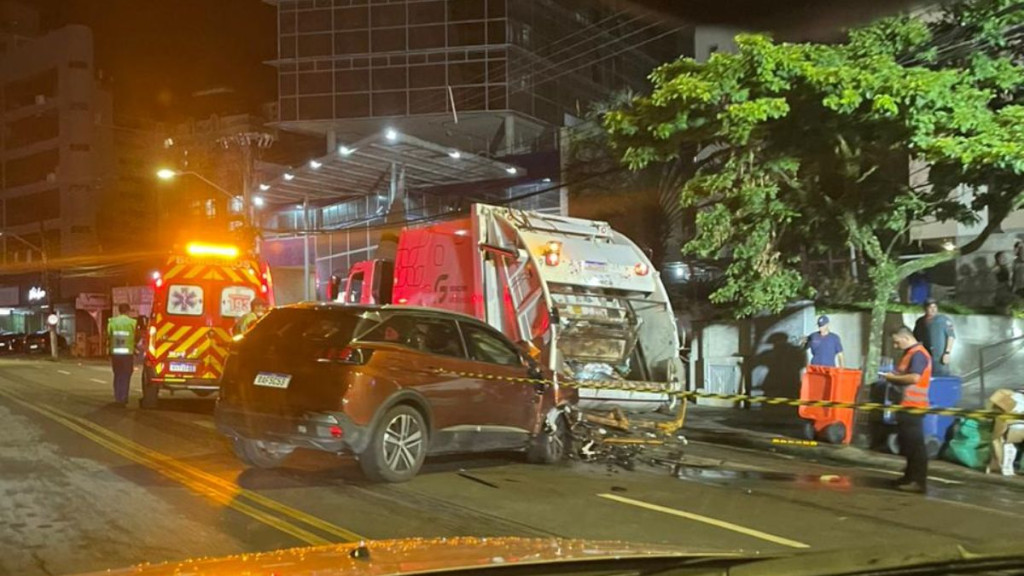 Batida Entre Carro E Caminh O De Lixo Deixa Trabalhador Ferido Jornal