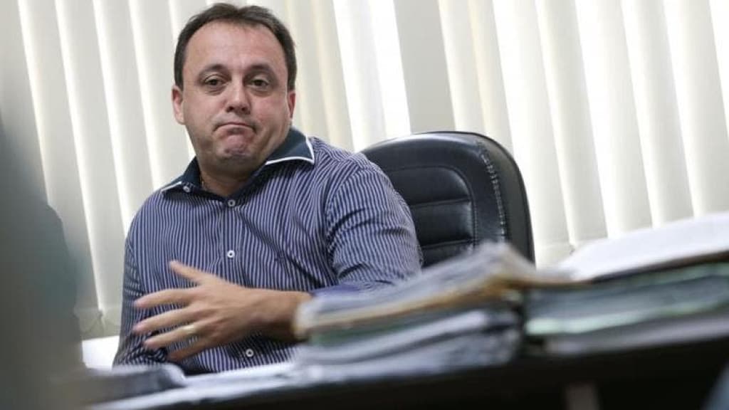 Ex-prefeito de Governador Celso Ramos se pronuncia após operação