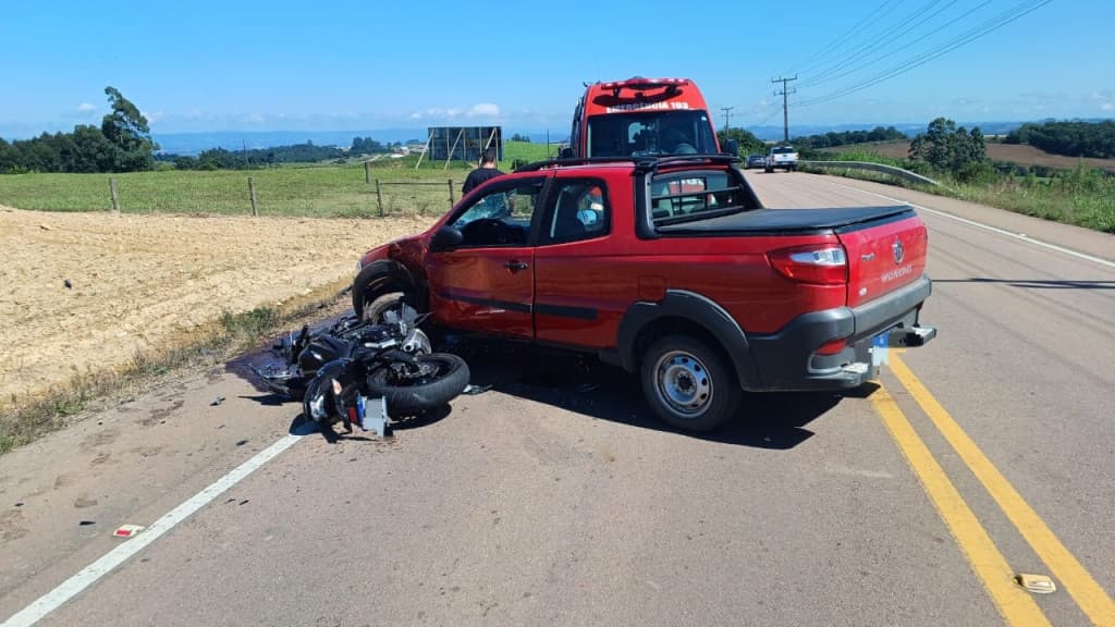Motociclista morre após grave colisão com carro na SC-110