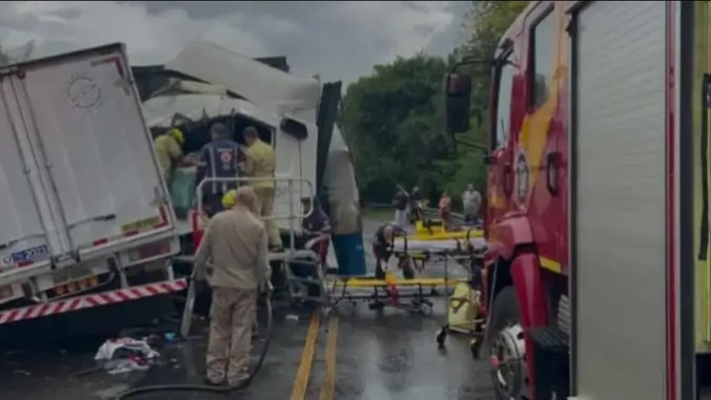 Grave acidente envolvendo caminhão de São João Batista deixa feridos em rodovia do PR