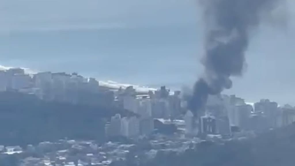 Incêndio é registrado na Praia Brava, em Itajaí