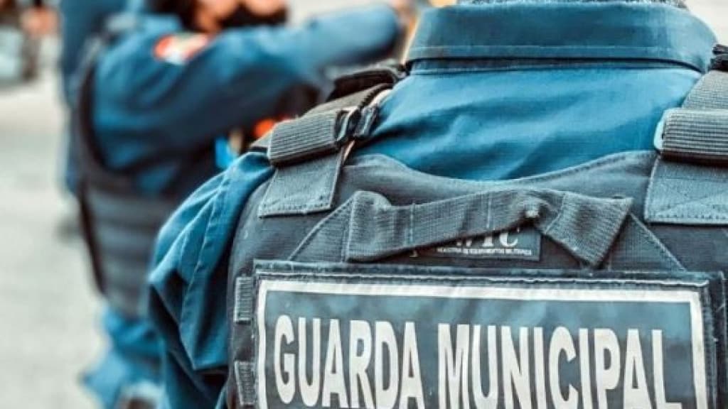 Homem é preso após levantar saia e bater na bunda de mulher em Balneário Camboriú