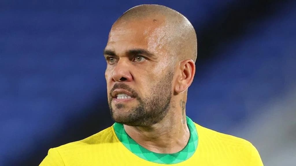 Justiça da Espanha determina prisão preventiva e sem direito a fiança de Daniel Alves