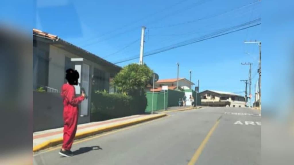 Adolescente é apreendido com arma de brinquedo em escola de SC