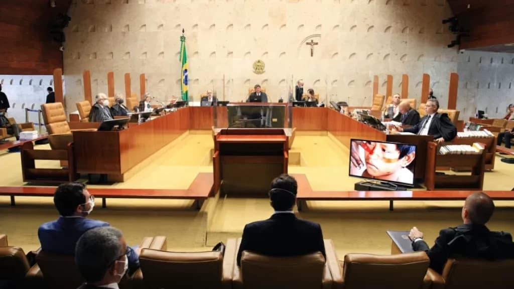 STF forma maioria para suspender lei que criou piso para enfermagem