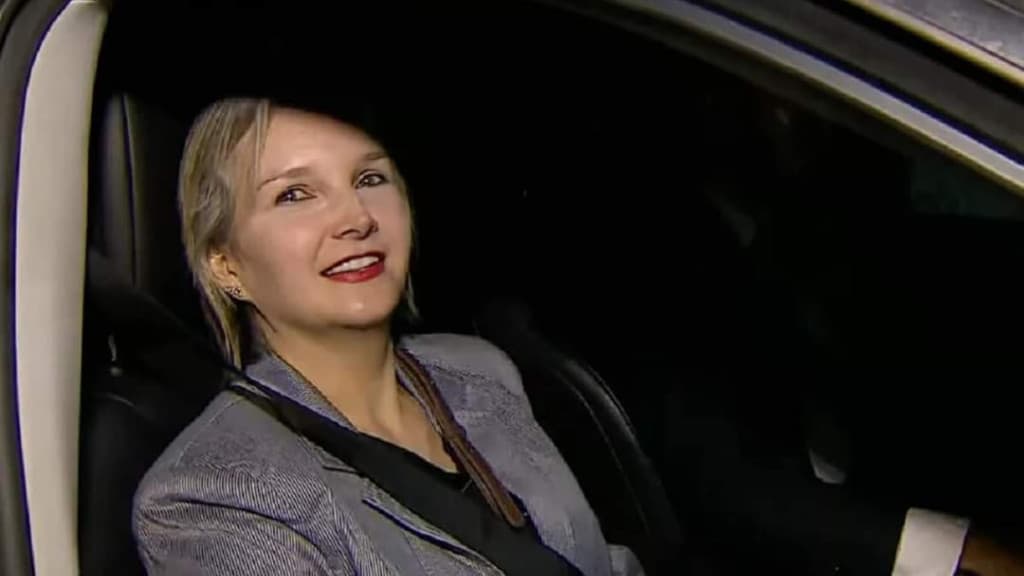 Elize Matsunaga tenta recomeçar como motorista de aplicativo