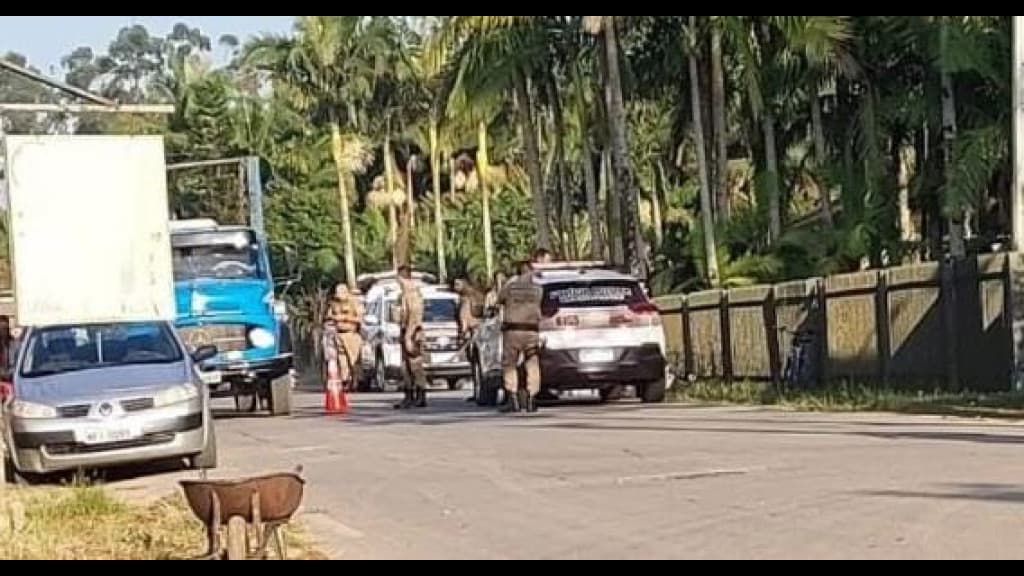 Mulher é assassinada a tiros em estrada de Joinville