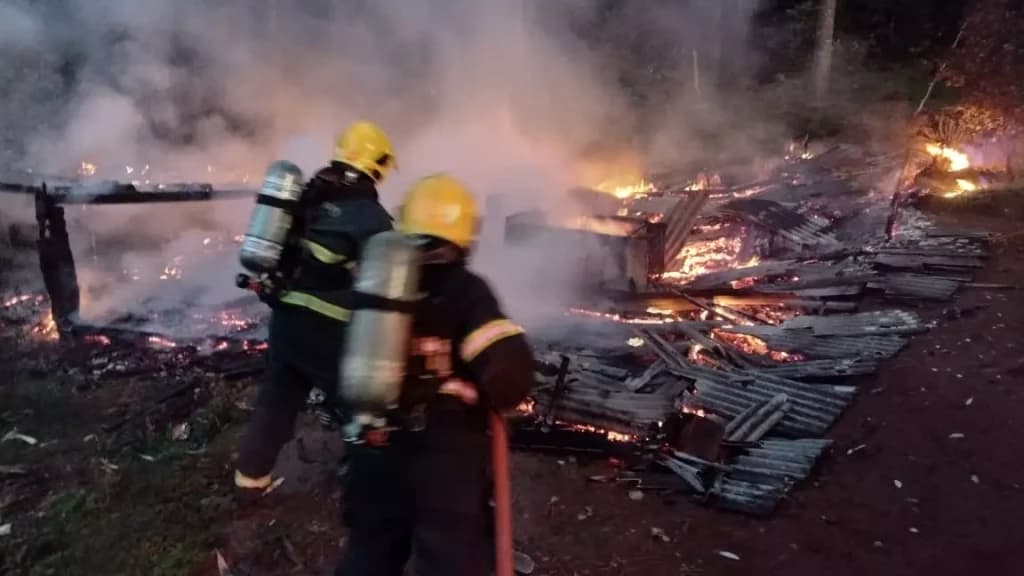 Idoso salva cachorro de incêndio em residência