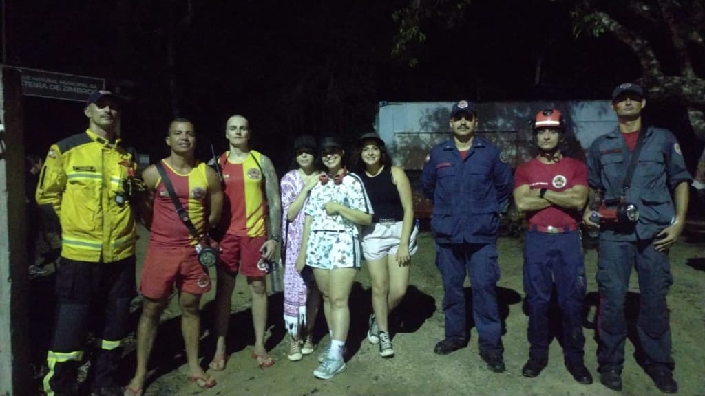 Mulheres e crianças são resgatadas após se perderem em trilha de Bombinhas