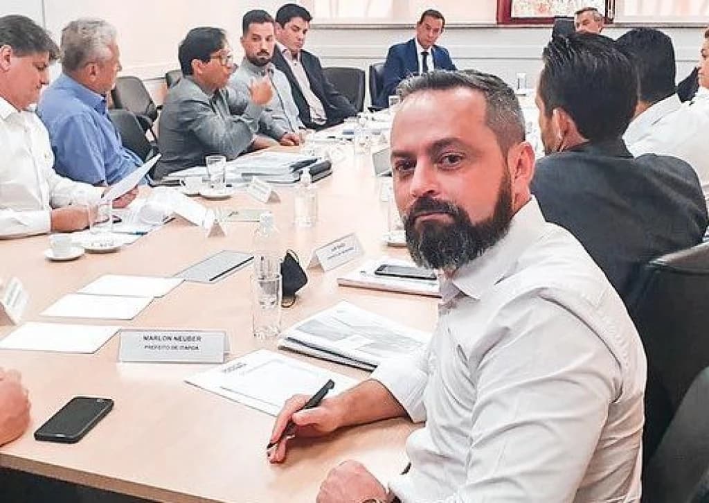 URGENTE: Prefeito catarinense é preso ao retornar de férias