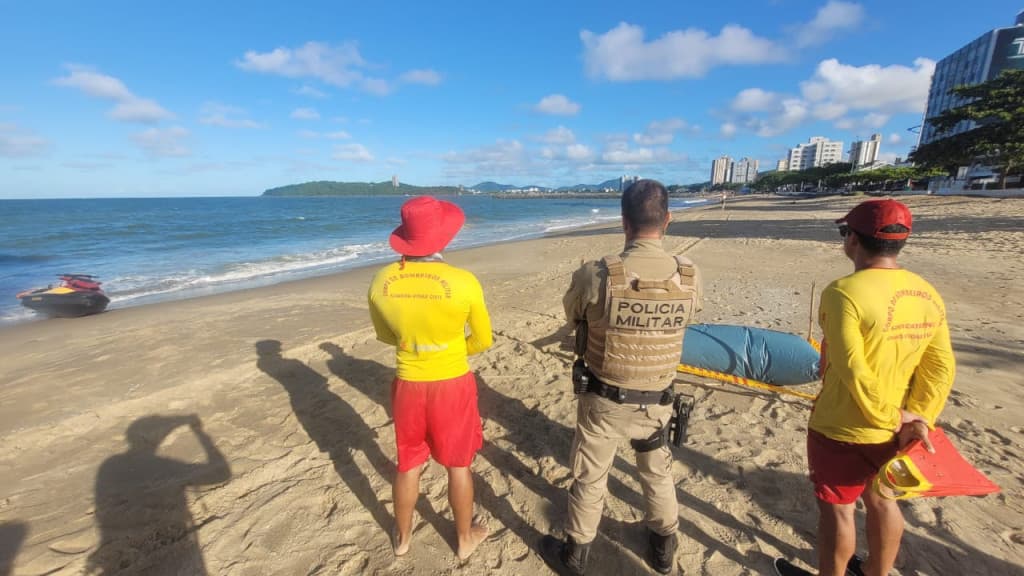 Encontrado corpo de jovem que desapareceu após entrar no mar em praia de SC