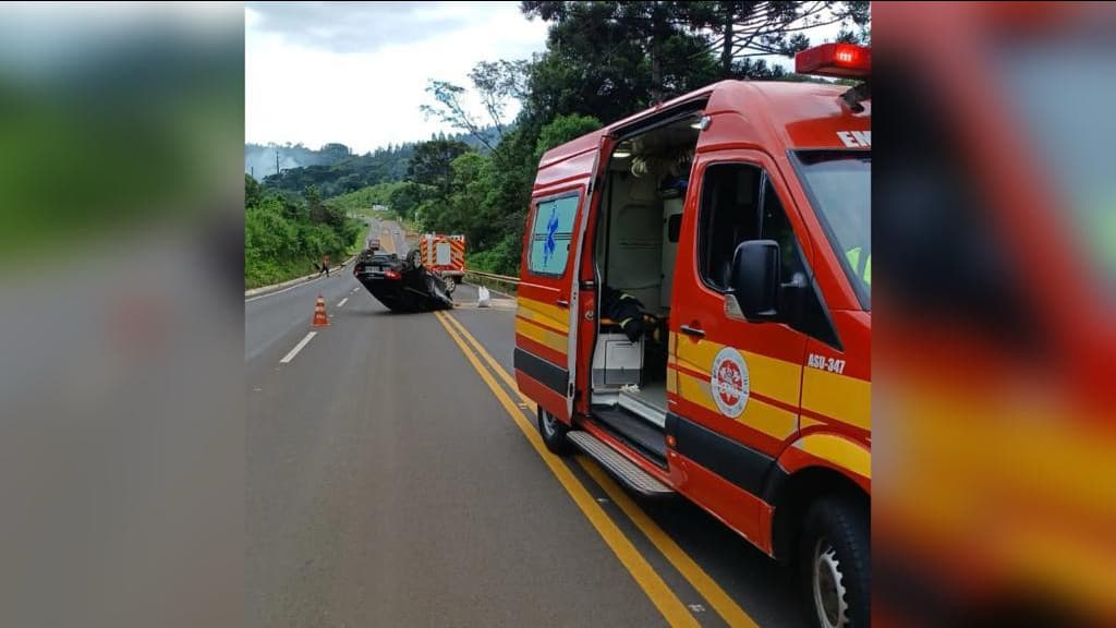 Motorista capota veículo após atropelar pedestre na SC-135