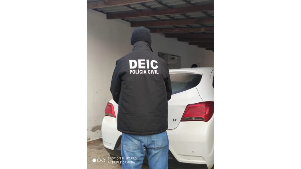 Polícia Civil prende homem por aplicar golpe e negociar carros furtados em SC