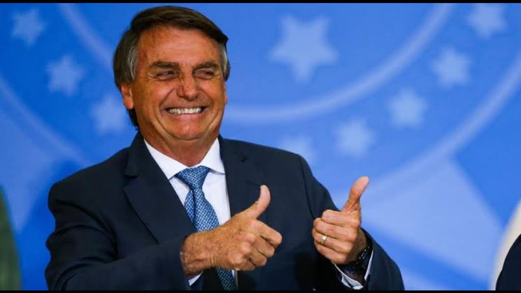 Jair Bolsonaro retorna ao Brasil após três meses nos EUA