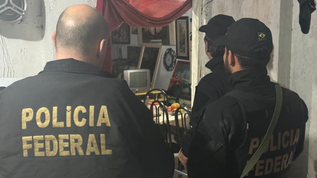 Homem é preso em flagrante por armazenar pornografia infantil e publicar na Dark Web