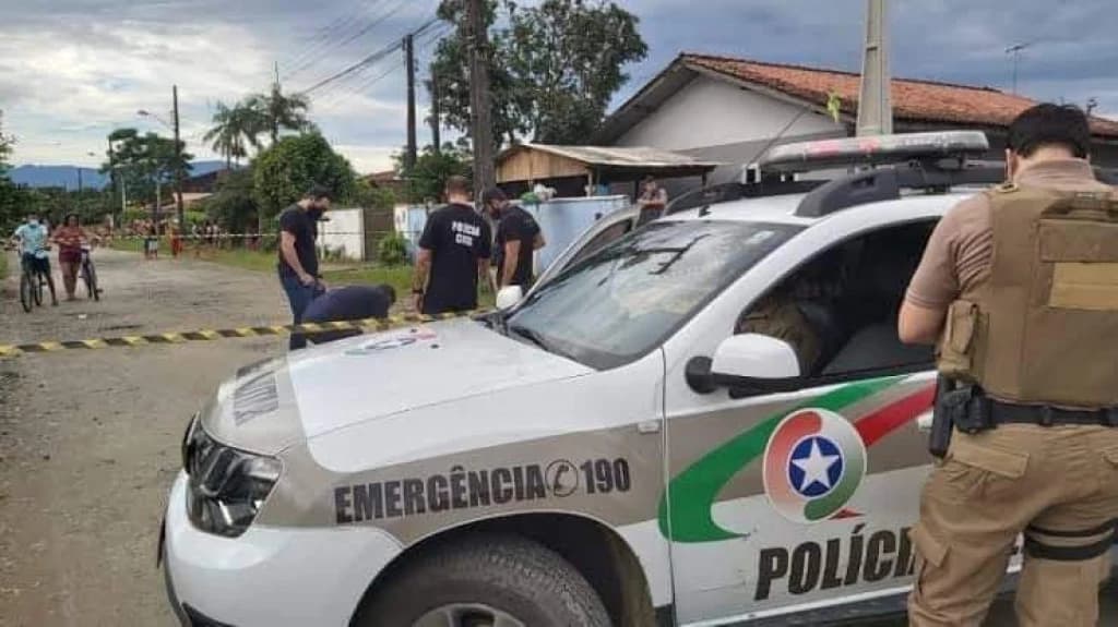 Filho encontra o pai morto com pés e mãos amarrados em SC