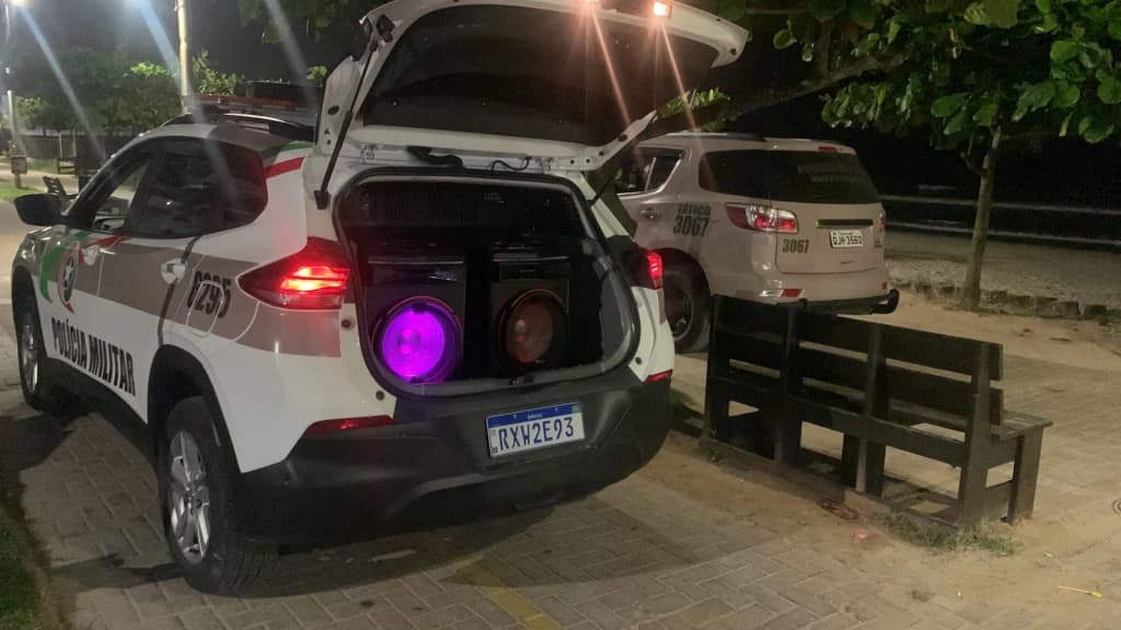 “Bailinhos” na Meia Praia terminam com abordagens da Polícia Militar