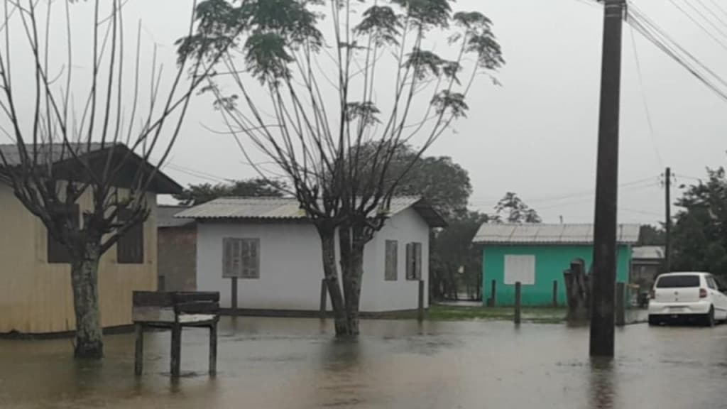 Defesa Civil alerta para “risco muito alto” de deslizamentos em cidades catarinenses