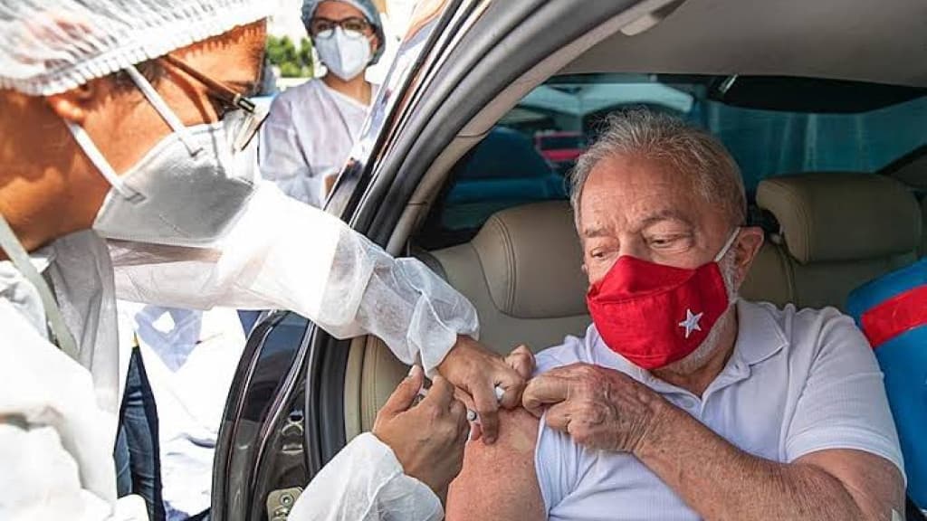 Lula assina projeto que fixa piso salarial da enfermagem em R$ 4.750