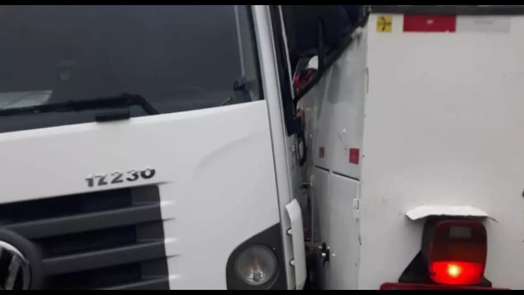 Trabalhador morre prensado entre dois caminhões em SC