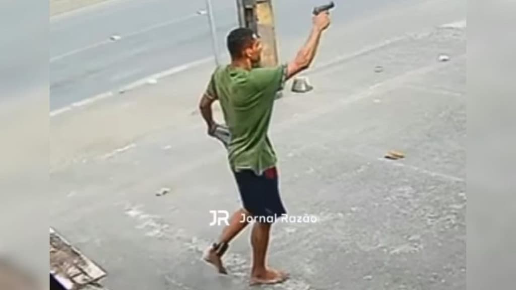 Usando tornozeleira eletrônica, criminoso tenta assaltar comércios ao lado de base da PM em SC