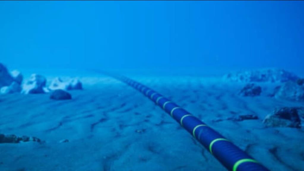 Danos em cabos submarinos no Mar Vermelho afetam internet