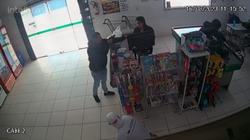 URGENTE: Polícia Militar caça bandidos armados que assaltaram mercado em Tijucas