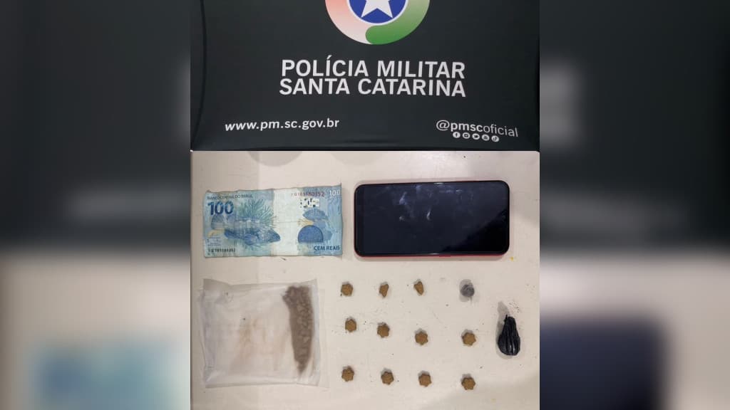 PM de Porto Belo prende homem por tráfico e cumpre mandado de prisão