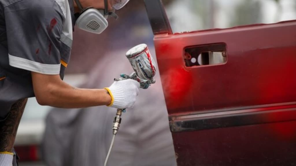 Cliente que teve carro vandalizado em estacionamento de bar será indenizado