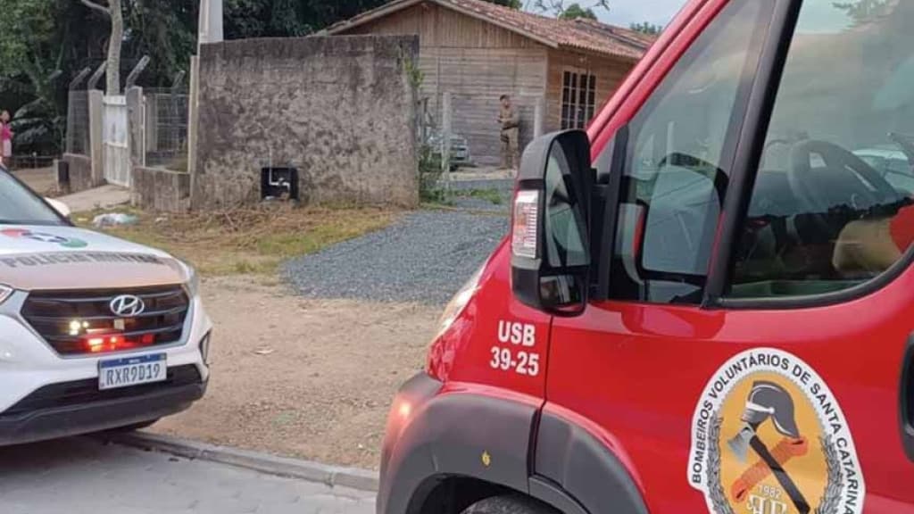 Homem é encontrado morto dentro de veículo