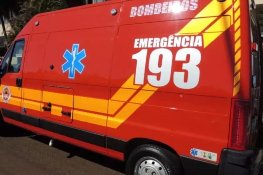 Adolescente de 17 anos morre após colidir moto contra muro