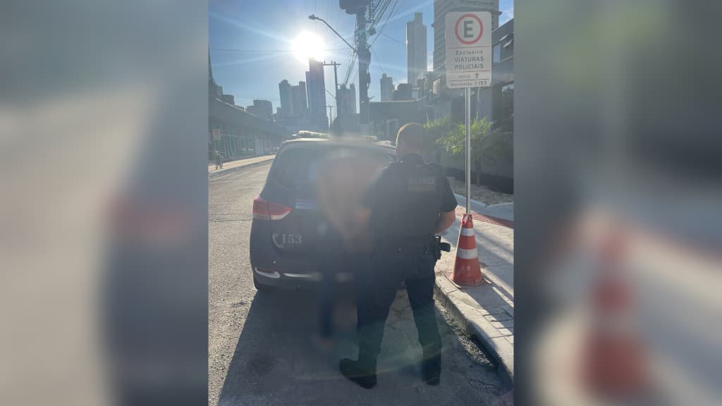 Homem sofre tentativa de homicídio após cobrar para devolver documentos caídos em BC