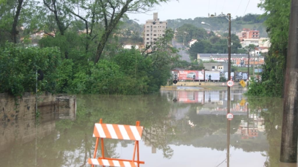 URGENTE: SC volta a entrar em alerta para enchente e moradores se preparam