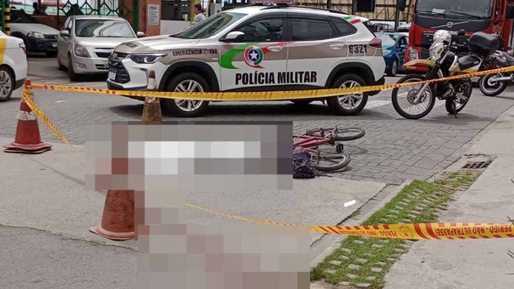 URGENTE: Mulher morre atropelada no Centro de Itajaí