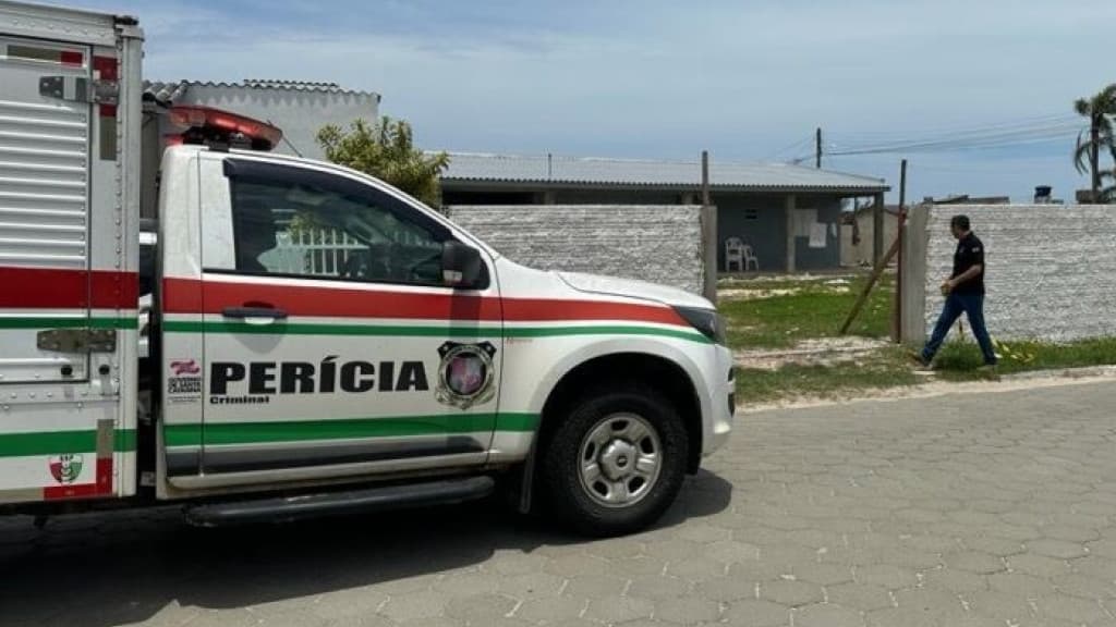 Homem com tornozeleira eletrônica é morto a tiros dentro da própria casa