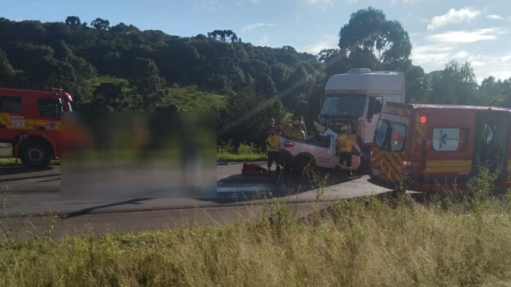Jovem morre em colisão frontal na BR-282