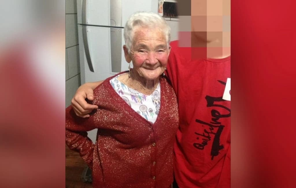 Idosa encontrada morta com pano amarrado no pescoço é identificada