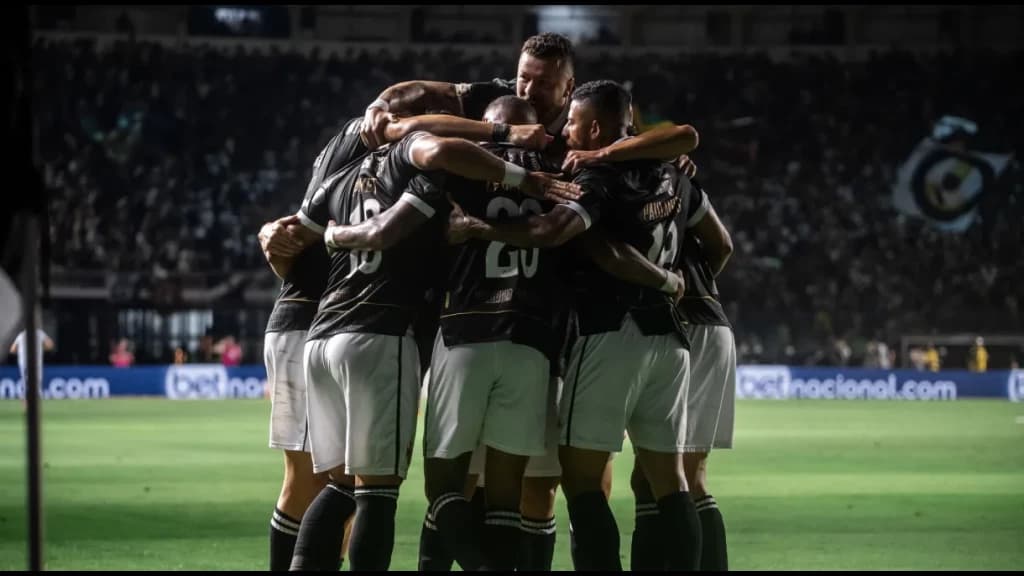 Vasco goleia por 5 x 1 o Coritiba em reencontro da torcida com São Januário