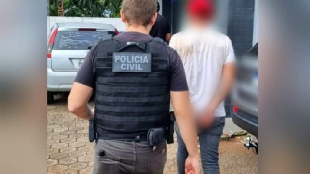 Homem é preso após tentar matar companheira grávida com golpes de facão