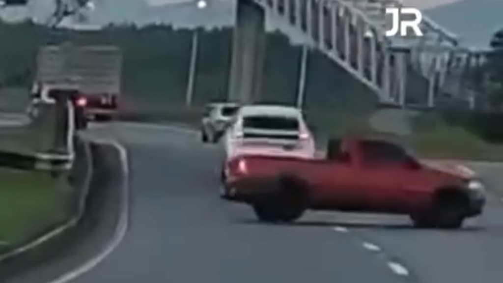 “Tem que chamar a polícia”: motorista é flagrado em “manobras complexas” na Via Expressa de Florianópolis