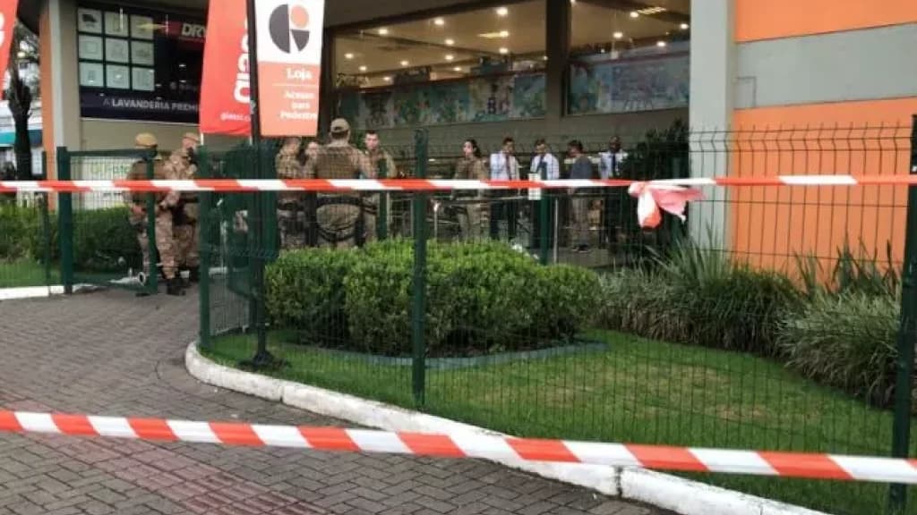 Vendedor de doce morre com faca cravada no peito durante briga em Blumenau