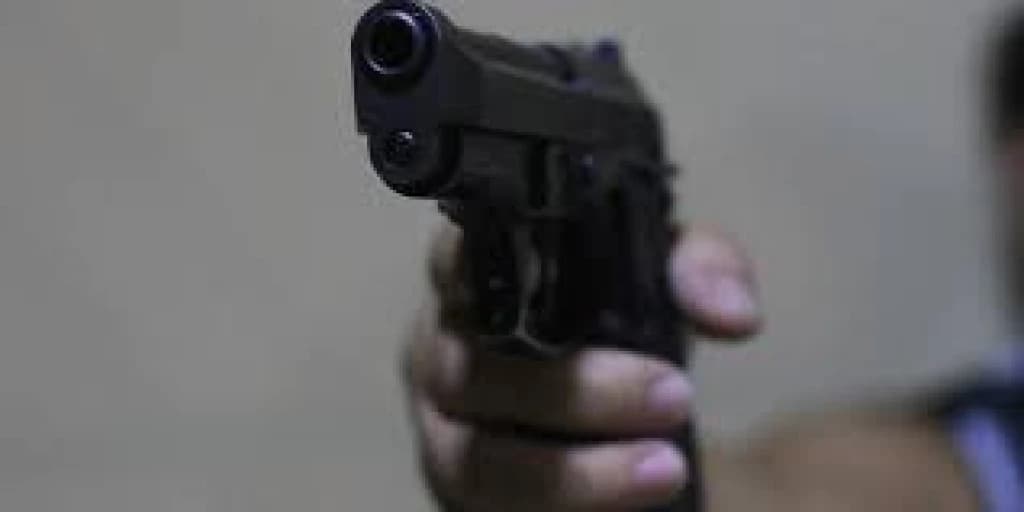 Homem persegue e atira em crianças que tocaram campainha de sua casa