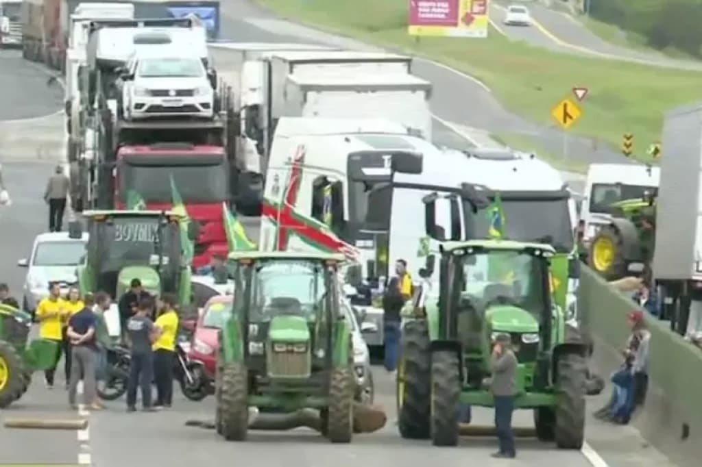 Rodovias federais e estaduais já somam 62 pontos de bloqueios em SC