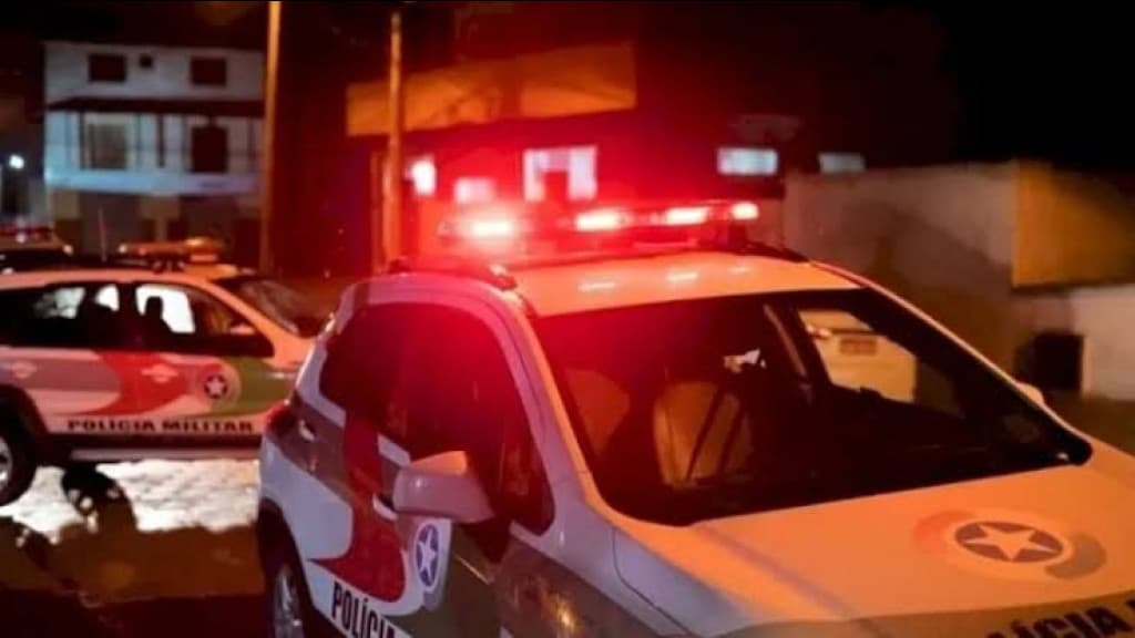 Homem é assaltado e agredido a madeiradas em Blumenau