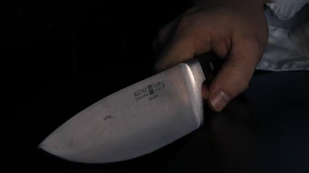 Travesti assalta homem com peixeira em motel de Balneário Camboriú