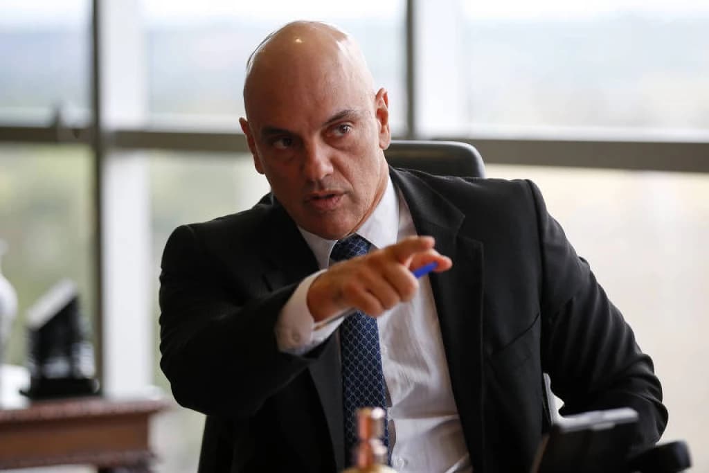 URGENTE: Moraes rebate PL e dá 24h para apresentar falhas de urnas no 1° turno