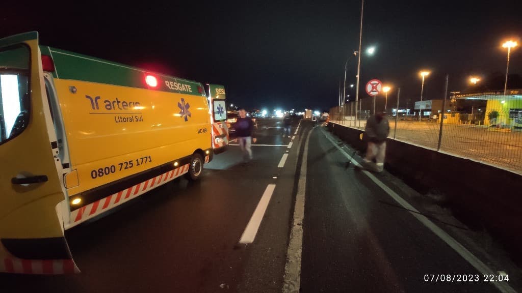 Tragédia na BR-101: Mulher morre atropelada ao tentar atravessar com criança