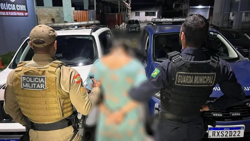 Homem tenta fugir de camisola após esfaquear e jogar vizinho do 2º andar em Camboriú