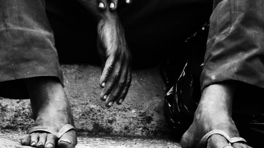 Morador de rua agride colega com facão e pedradas após briga por pedaço de carne