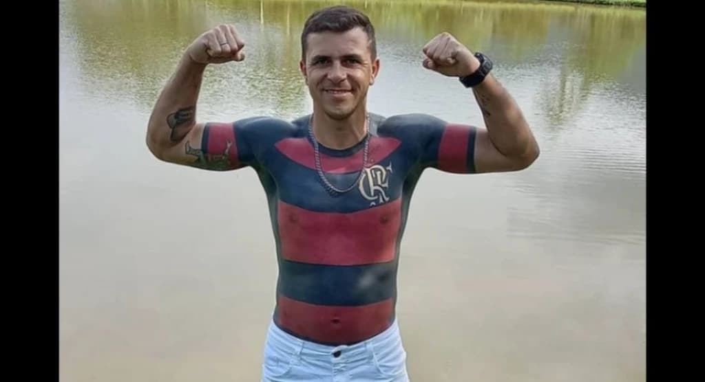Catarinense que tatuou camisa do Flamengo no corpo faz promessa antes da final da Libertadores